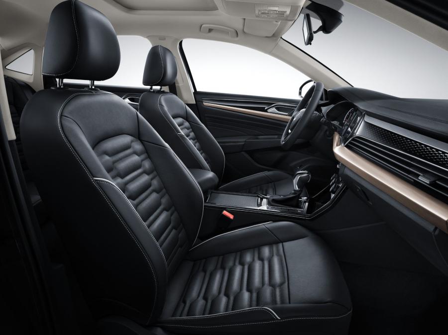 Интерьер Volkswagen Passat 380 TSI 2018 года  (CN) (фото 16 из 36)